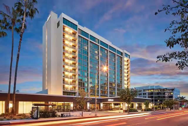 hilton-pasadena-exterior-dusk